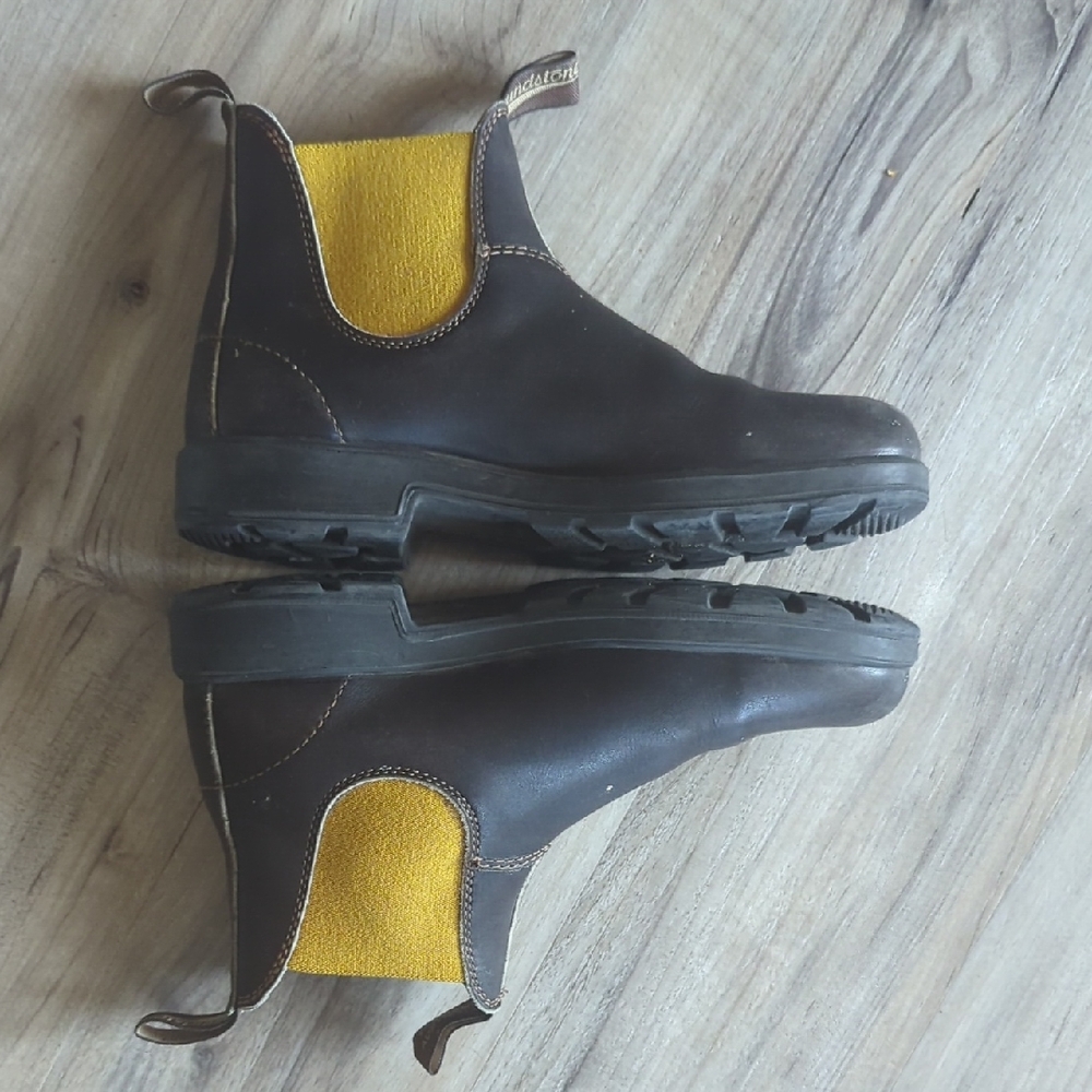 6Aus (9 Can) Blundstones
